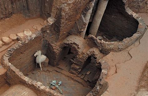   Xiangyang Hanling Mausoleum: Antik Çin Tarihi ve Gizemli Mezarlar İçin Bir Yolculuk!